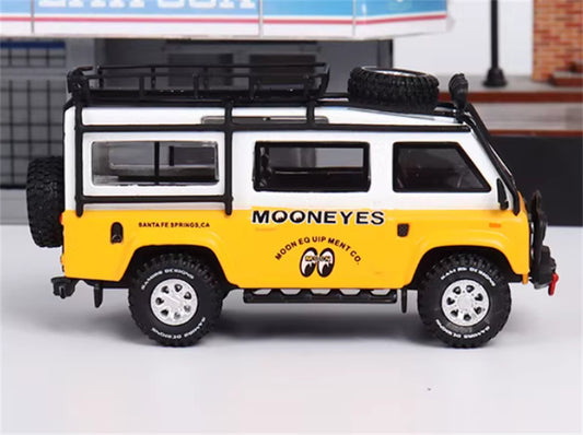Master Land Rover Defender Van MOONEYES Painting with accessories 1:64 Car Pre-built Airliner Model Display view2