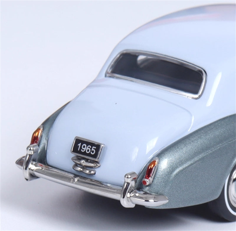 GFCC 1965 Rolls Royce Silver Cloud III classic car Light Blue Ice Blue Double LHD 1:64 car Pre-built Model view3
