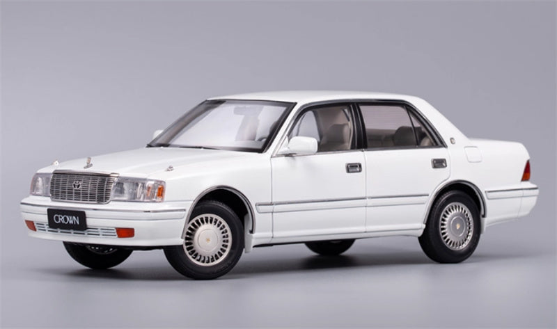 KengFai Toyota Crown 155 white 1:18 Car Pre-built Model view1