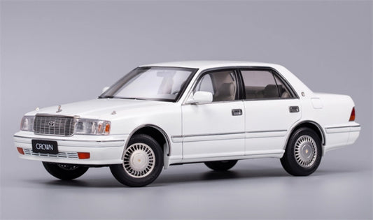KengFai Toyota Crown 155 white 1:18 Car Pre-built Model view1