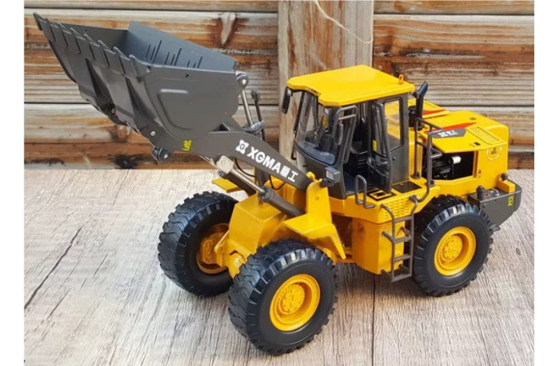 XGMA Machinery Loader Yellow 1:35 Truck Pre-built Airliner Model Display view5