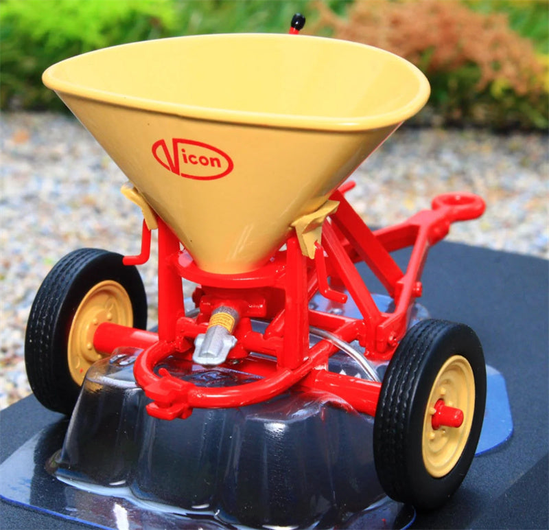 Universal Hobbies Vicon Serie B 75 Trailed fertilizer Pendulum Spreader 1:32 Truck Pre-built Model