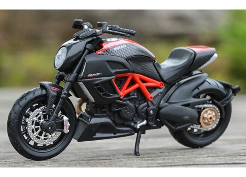 1:18 Ducati Diavel Carbon    Maisto  Diecast Motorcycle Model