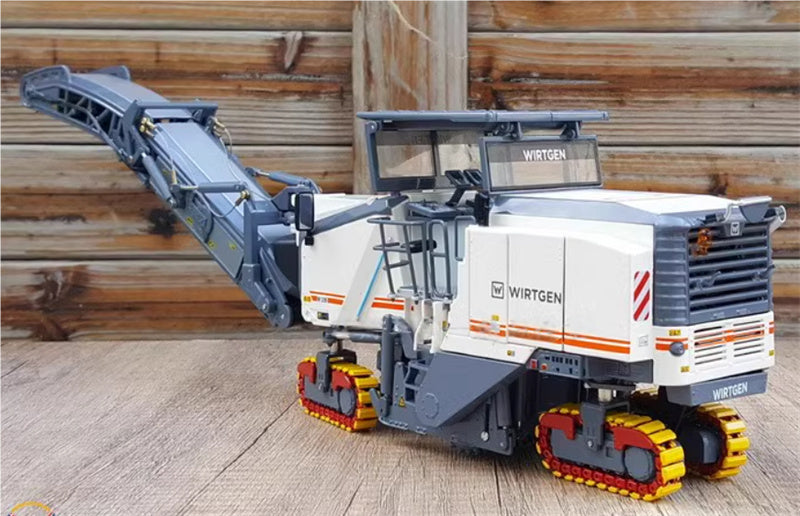 WIRTGEN W195 Cold Milling Machine 1:35 Truck Pre-built Model