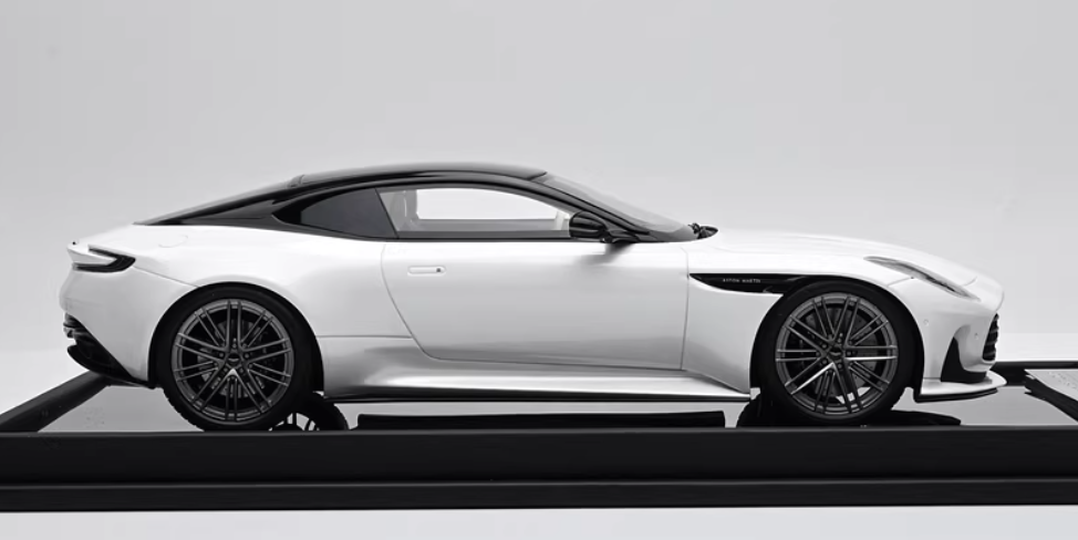 1:18 Aston Martin DB12  Moonlight White  MOTORHELIX Coupe‌ LTD 99PCS ONLY Resin car Model