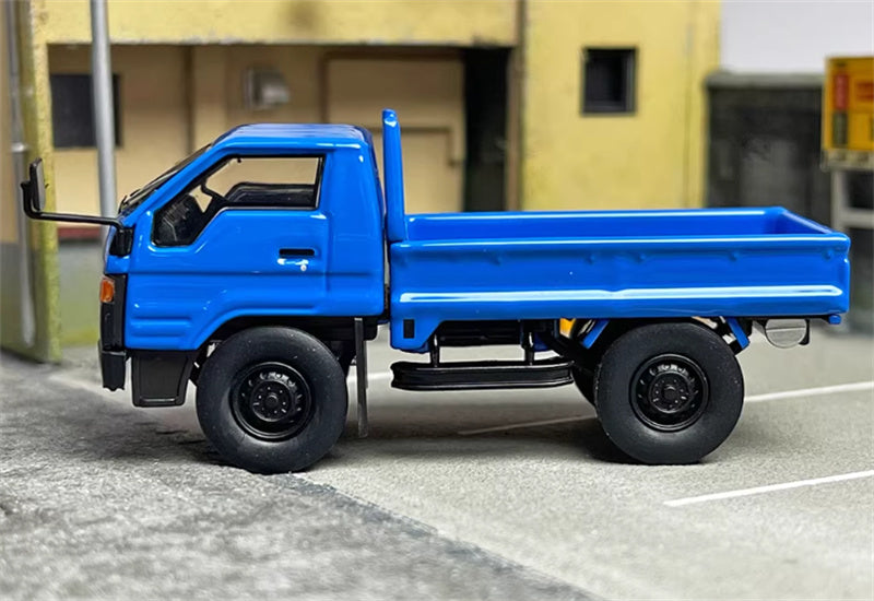 Master Toyota DYNA light truck Blue right hand drive 1:64 Truck Pre-built Airliner Model Display view4