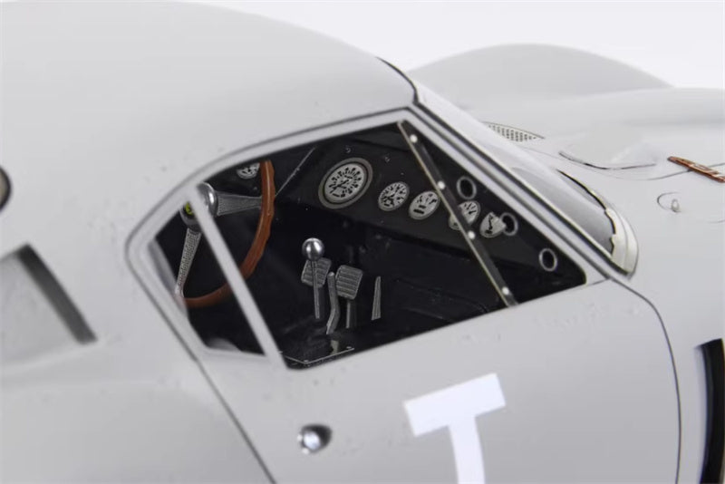 BBR MODELS Ferrari 250 GTO Test Monza 1961 with Figure Stirling Limited Edition 200PCS ONLY Leather base 1:18 Car Pre-built Model view3