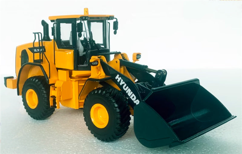 HITACHI HL960 CONSTRUCTION EQUIPMENT WHEEL LOADER Limited Collectors Edition 1:35 Truck Pre-built Model