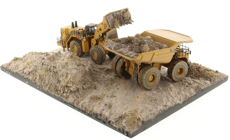 CATERPILLAR 994K Wheel Loader & 797 Mining Truck muddy scene set Limited Edition 1500PCS ONLY 1:125 Truck Pre-built Model