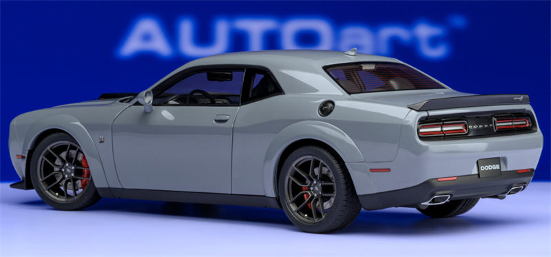 AUTOART Dodge Challenger R/T Scat Pack Widebody 2022 gray 1:18 Car Pre-built Model view5