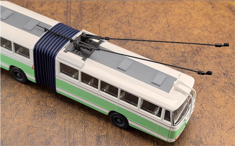 AUTO-GLIMPSE Shanghai Bus SK561 articulated trolley bus Pink green 1:64 Bus Pre-built Model view12