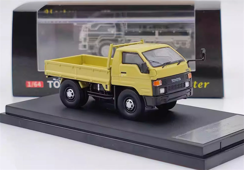 Master Toyota DYNA light truck Mud yellow right hand drive 1:64 Truck Pre-built Airliner Model Display view11