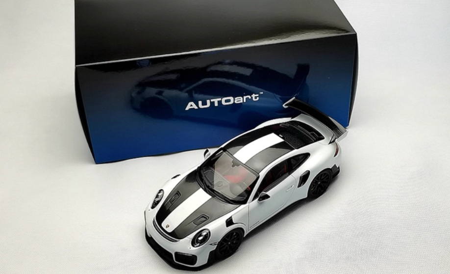 AUTOART Porsche 911 991 GT2 RS 991.2 White 1:18 Car Pre-built Model view5