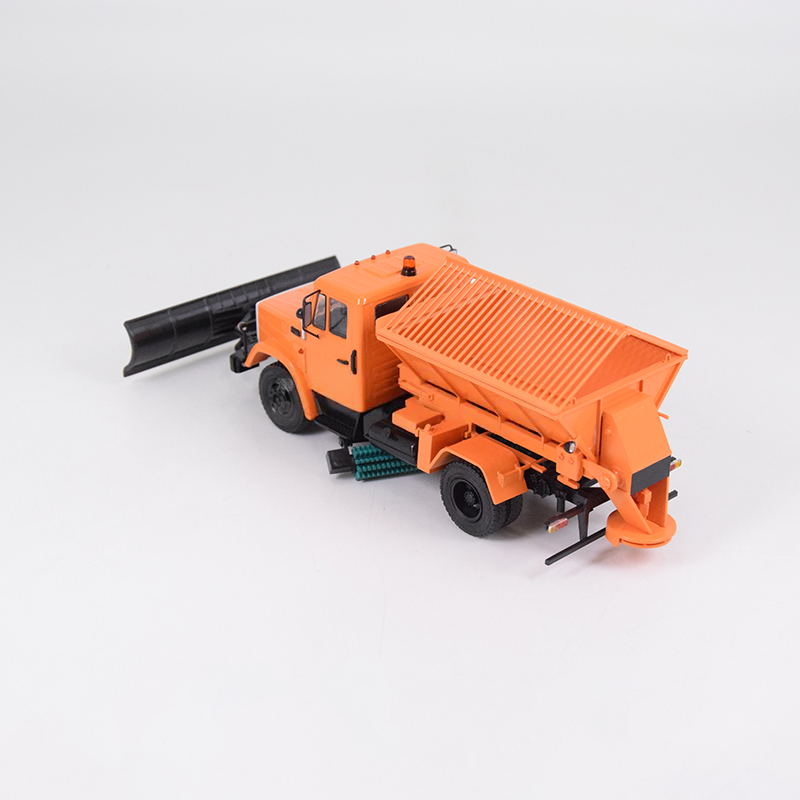 Modimio Russian Winter ZIL-4333 KO-829A 1:43 Truck Pre-built Model