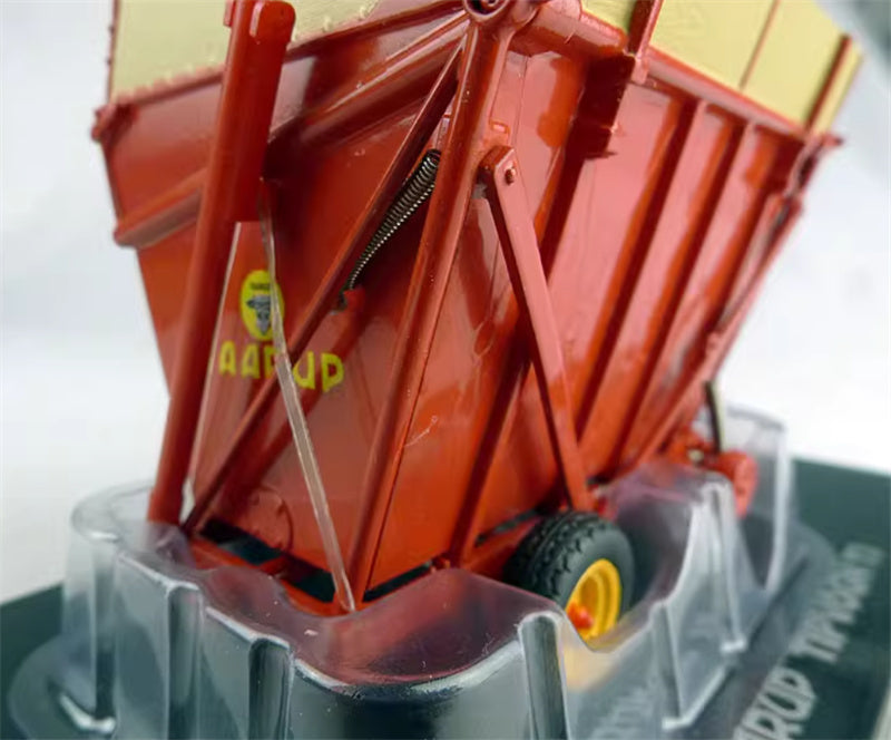 Universal Hobbies Taarup TIPVOGN T3 European classical agricultural tractor trailer Red 1:32 Truck Accessories Pre-built Model