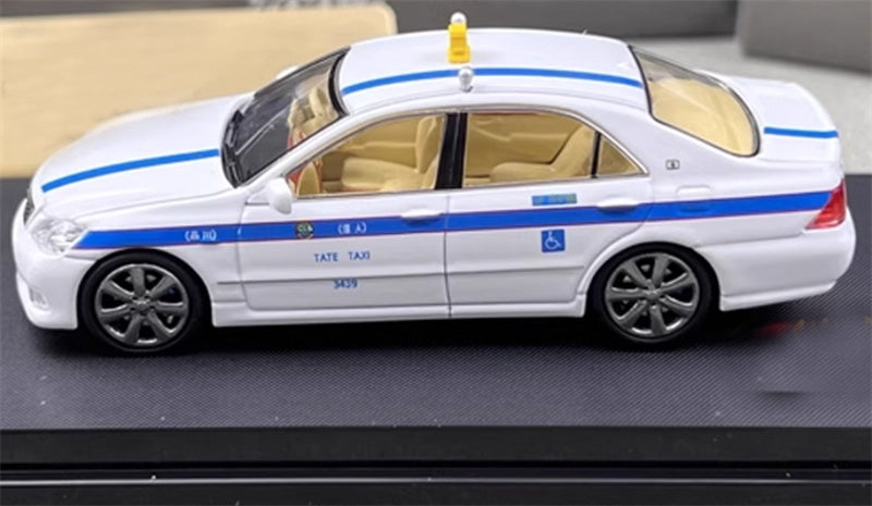 ZOOM Toyota Crown 12th generation Athlete GRS184 White taxi 1:64 Car Pre-built Model view10