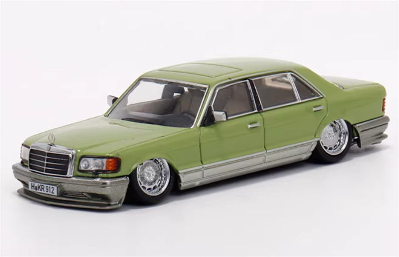 Master Mercedes Benz 560SEL W126 Metal green Low lying version 1:64 Car Pre-built Airliner Model Display view3