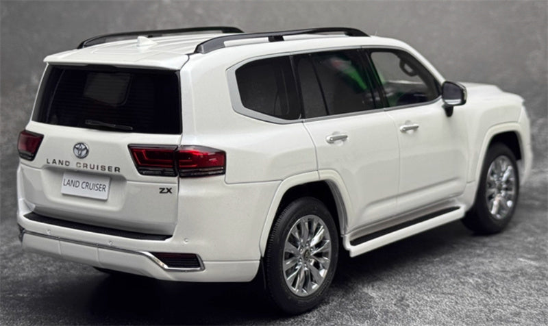 LCD-MODELS Toyota Land Cruiser LC300 ZX SUV white 1:18 Car Pre-built Model view7