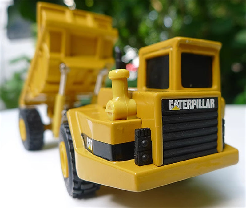 Norscot Cat D25D Articulated Truck yellow 1:64 Truck Pre-built Model