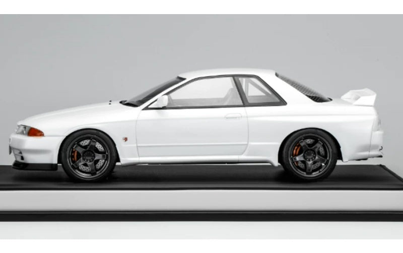 1:18 Nissan GT-R (R32) White MOTORHELIX Limited 99 pcs Resin Car Model