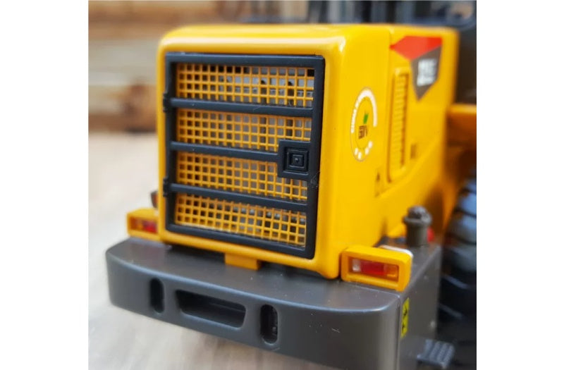 XGMA Machinery Loader Yellow 1:35 Truck Pre-built Airliner Model Display view3