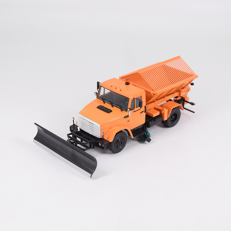 Modimio Russian Winter ZIL-4333 KO-829A 1:43 Truck Pre-built Model