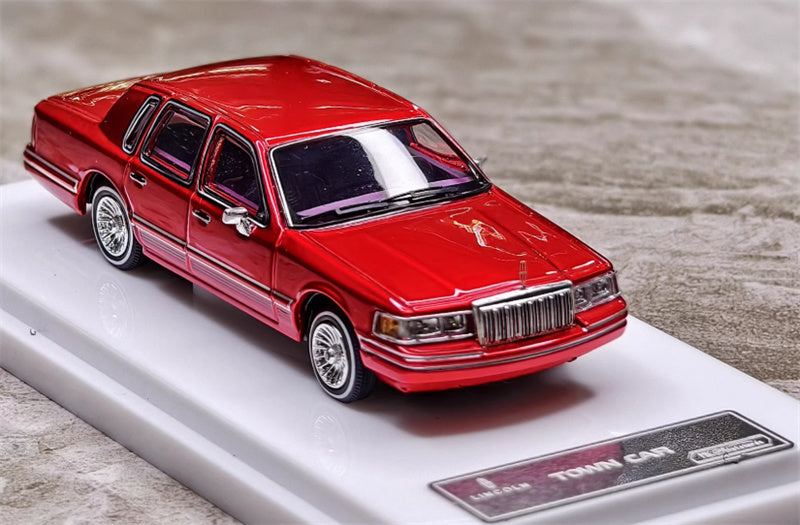 MK Miniatures Lincoln Town Car 1992 Red 1:64 Car Pre-built Model view4
