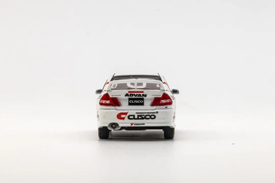 MOTORHELIX 1:64 Mitsubishi Lancer Evolution IV GSR Cusco diecast Model