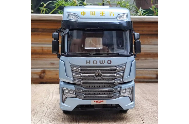 Sinotruk HOWO TS7-H LNG tractor grey 1:24 Truck Pre-built Airliner Model Display view10