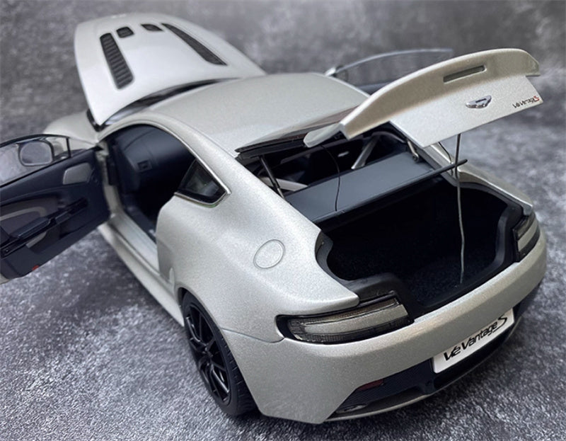 AUTOART Aston Martin V12 Vantage S 2015 Silver 1:18 Car Pre-built Model view3