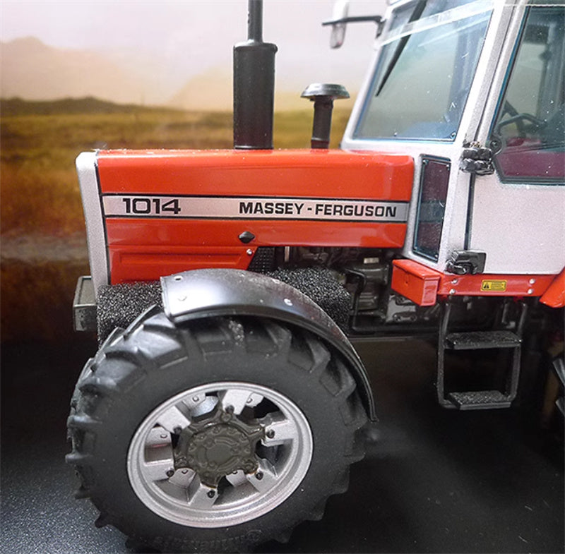 weise toys Massey Fersus 1014 tractor Red 1:32 Truck Pre-built Model