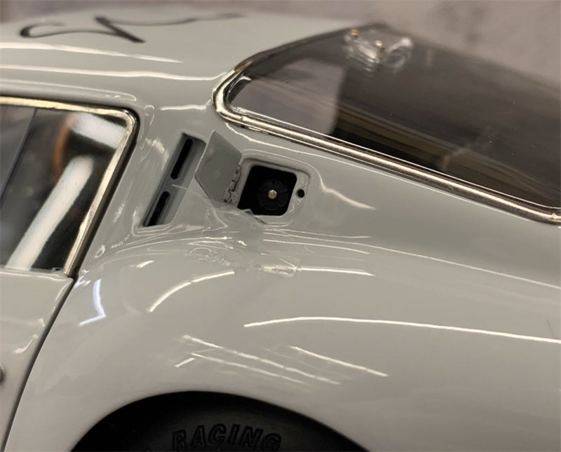 CMC Ferrari 250 GTO 30th Anniversary Edition white Limited Edition 1500PCS ONLY 1:18 Car Pre-built Model view4