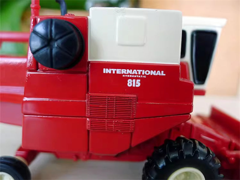 ERTL IH International 815 agricultural Combine Red out of print 1:64 Truck Pre-built Model