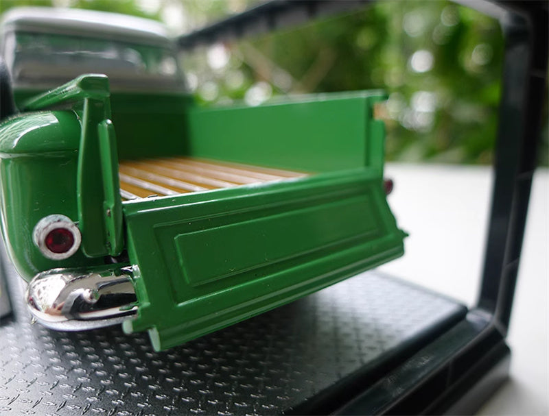 M2 Machines 1958  GMC  StepSide Truck  R70  Hays green 1:24 Truck Pre-assembled Model Display