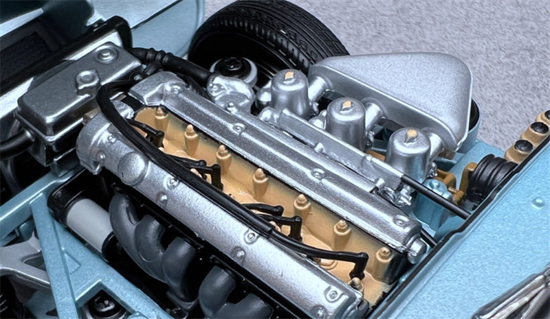 Kyosho Jaguar E-type Coupe silver blue Blue interior 1:18 Car Pre-built Model view9
