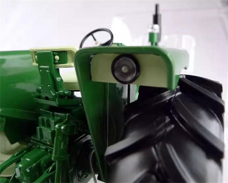 SpecCast Oliver 1650 Gas Narrow Tractor green 1:16 Truck Pre-built Model