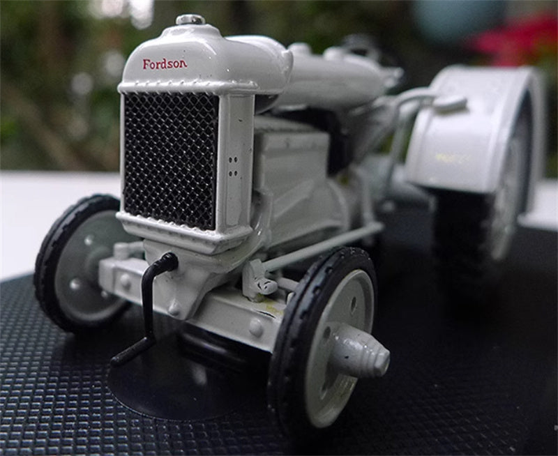 FLOZ dson Agricultural Traktor 1921 1:43 Truck Pre-built Model
