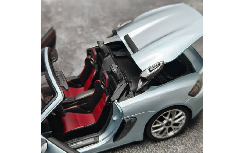 1:18 Porsche 718 Spyder RS Glacier Silver MINICHAMPS Limited 300 pcs DIECAST Car Model