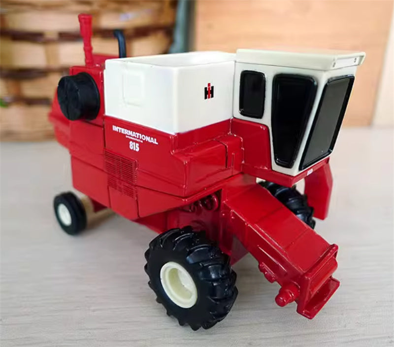 ERTL IH International 815 agricultural Combine Red out of print 1:64 Truck Pre-built Model