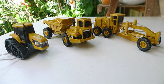 Norscot cat Gift Set ( Challenger 45 Agricultural Tractor/D25D Articulated Truck/12G Motor Grader) 1:64 Truck Pre-built Model