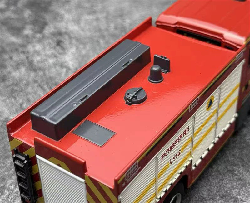 1:43 Man POMPIERII  JIEDA Rescue Major Red Diecast Model