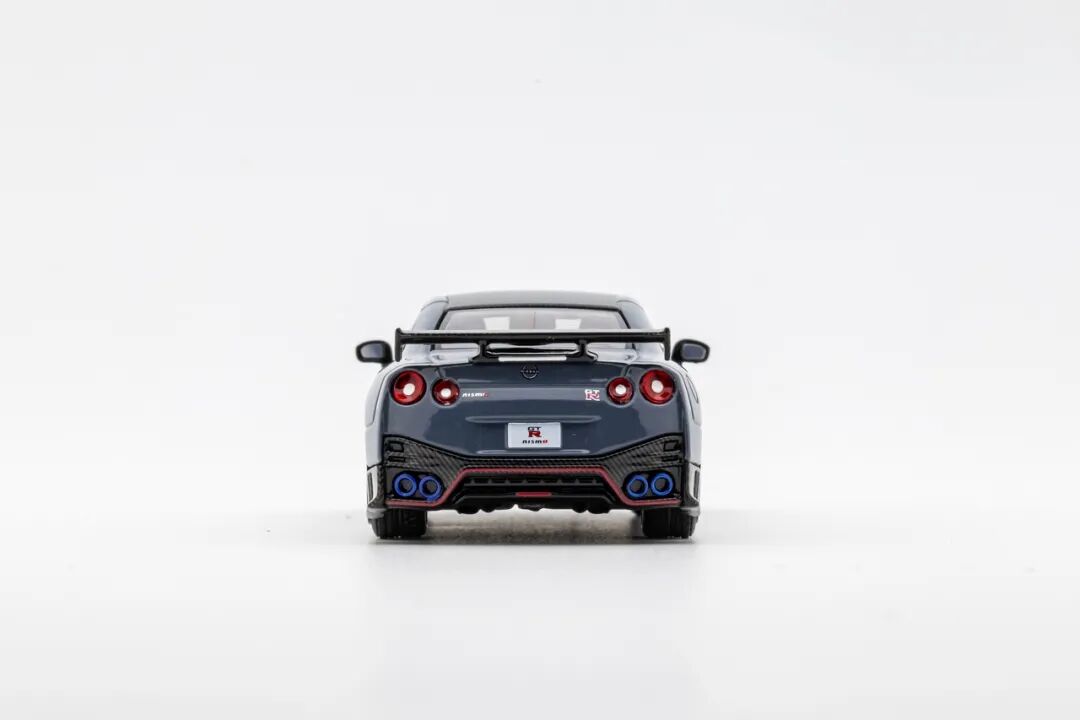 MOTORHELIX 1:64 Nissan GT-R R35 Nismo 2022 Car diecast Model