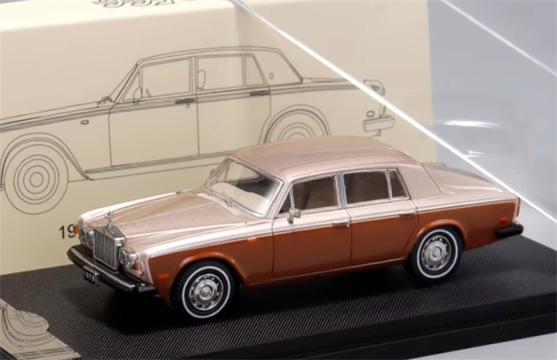 GFCC 1979 Rolls Royce Silver Shadow II Luxury Classic Car Gold Limited Edition 499PCS ONLY 1:64 car Pre-built Model view6