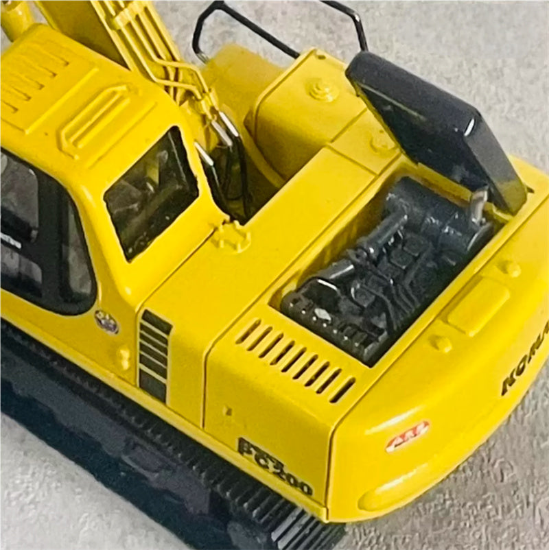 KOMATSU PC200-6 Hydraulic Excavator Classic Collection Edition 1:50 Truck Pre-built Model