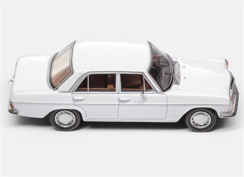 Max well Mercedes Benz 200 W114 Pearlescent white 1:64 Car Pre-built Airliner Model Display view3