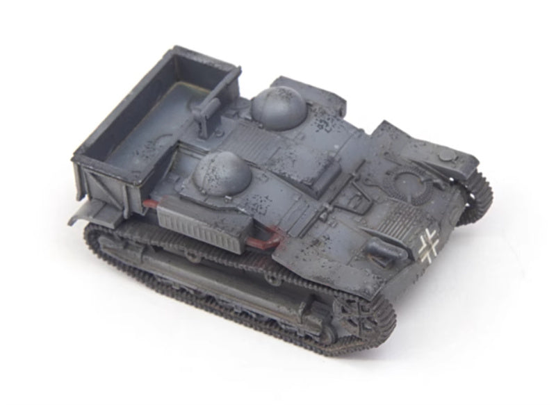 S-MODEL UE tractor German army captures armored transport vehicle 1:72 Tank Pre-built Model