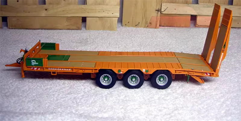 Universal Hobbies Dangreville PE 32 Flatbed trailer Orange 1:32 Truck Pre-built Model
