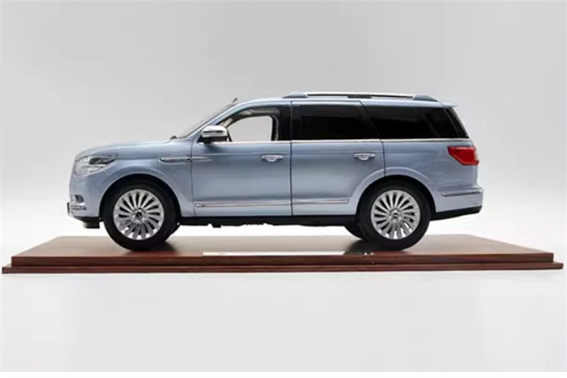 NAVIGATOR LINCOLN NAVIGATOR light blue SUV 1:18 Car Pre-built Model view4