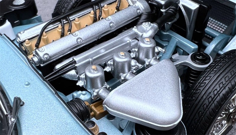 Kyosho Jaguar E-type Coupe silver blue Blue interior 1:18 Car Pre-built Model view3