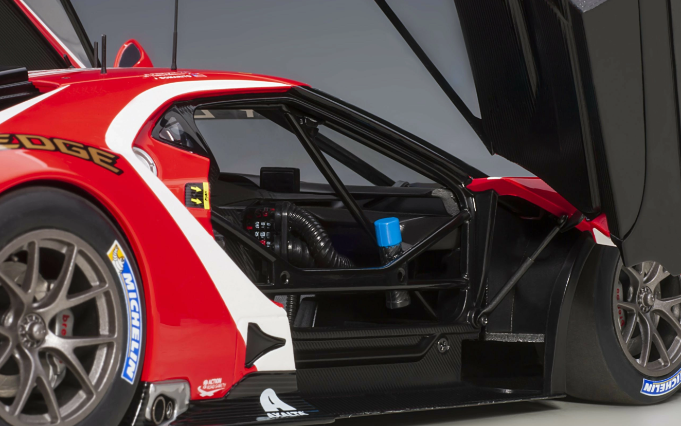 AUTOART Ford GT GTE Pro 24h 2019 Le Mans #67 EcoBoost Castrol EDGE Michelin GT WEC Pro Total 1:18 Car Pre-built Model view2